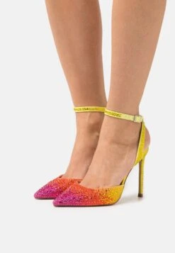 Steve Madden REVERT - Riemensandalette - Fuchsia