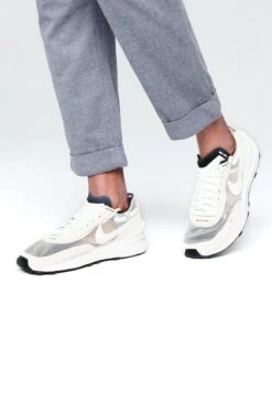 Nike Sportswear WAFFLE ONE UNISEX - Sneaker Low - Summit White/white-black-orange