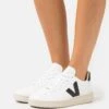Veja V 10 - Sneaker Low - White/black